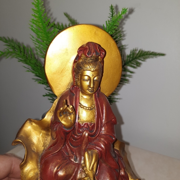 kuan yin seated on a leaf - Picture 3 of 5